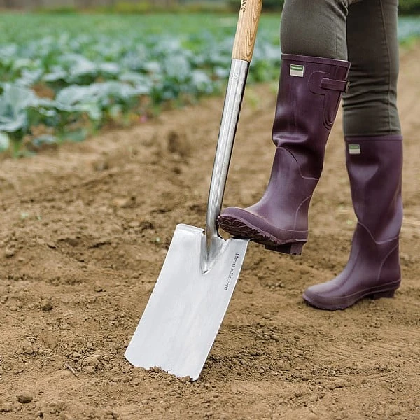 Kent & Stowe Stainless Steel Digging Spade 2 Kent & Stowe Stainless Steel Digging Spade - Image 2